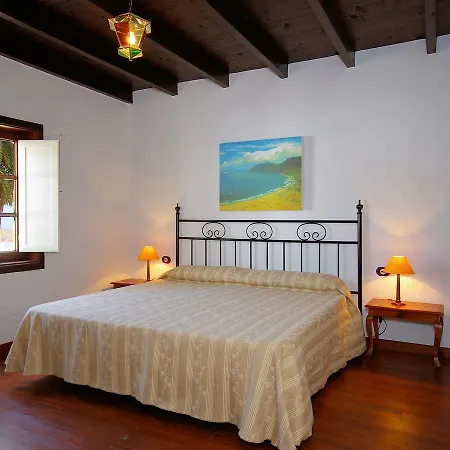 Comfortable In With Swimming Pool Haría