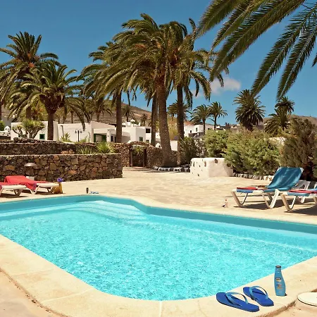 Вилла Comfortable In With Swimming Pool *